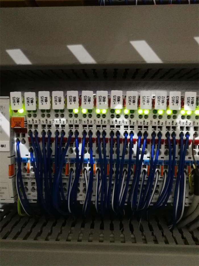 ���ڂ�ݔ��������ՠt�t�����ϵ�yPLC